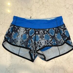 Lululemon size 4 speedshort blue and black snakeskin